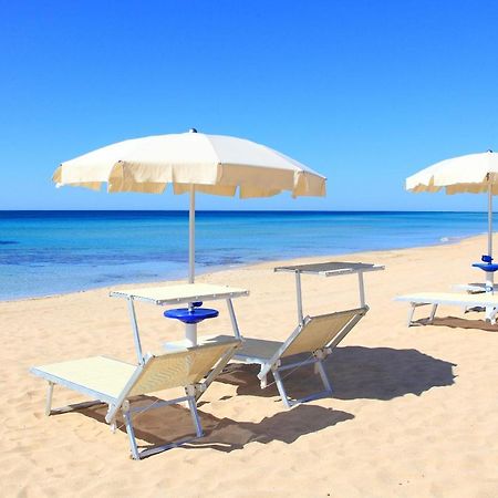 Hotel Beach Salento Marina Di Pescoluse Buitenkant foto