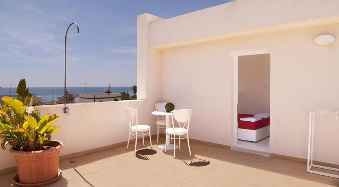 Hotel Beach Salento Marina Di Pescoluse Buitenkant foto