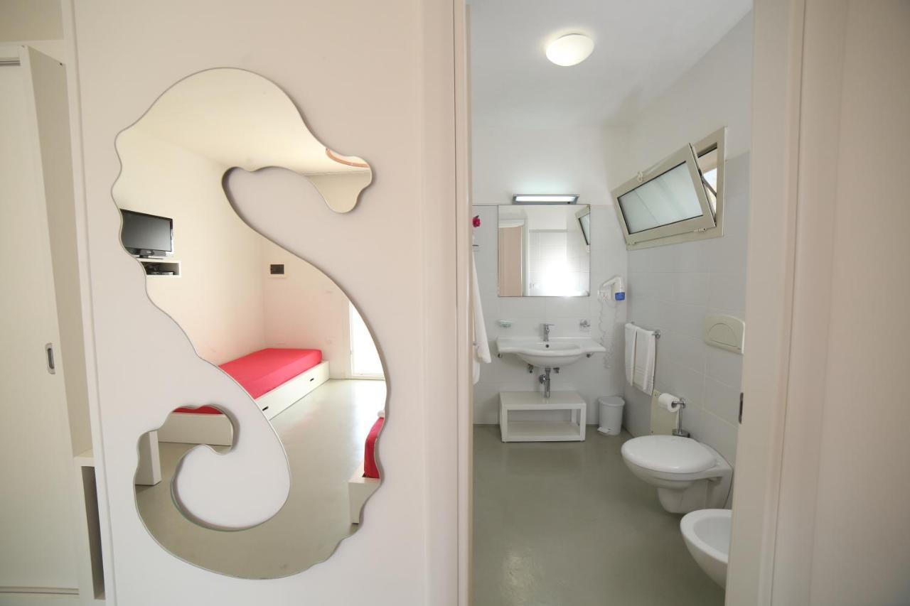 Hotel Beach Salento Marina Di Pescoluse Buitenkant foto