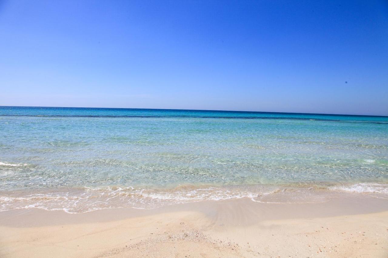 Hotel Beach Salento Marina Di Pescoluse Buitenkant foto